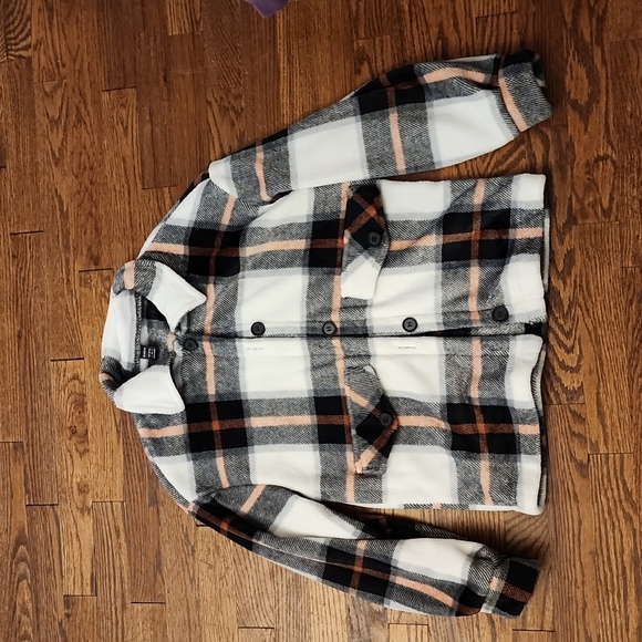 Shacket - Picture 1 of 1